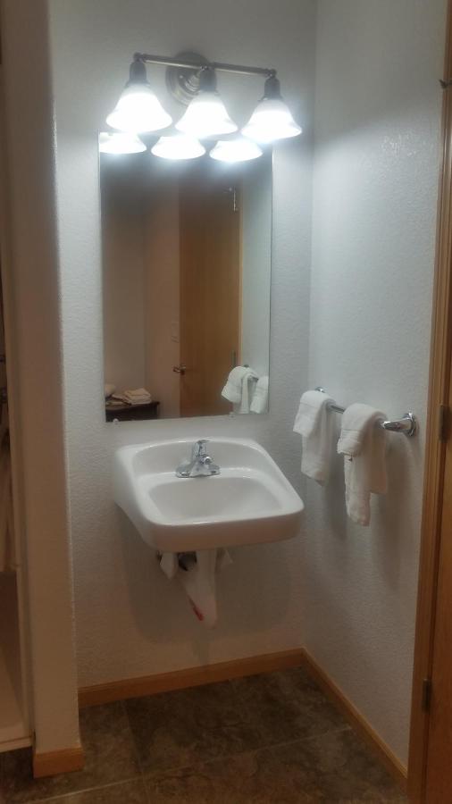 Howard's Motel — photo 3