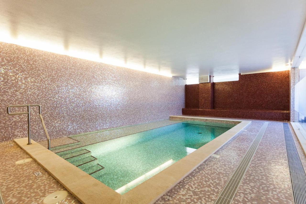 Heated swimming pool: Mar da Luz Terrace
