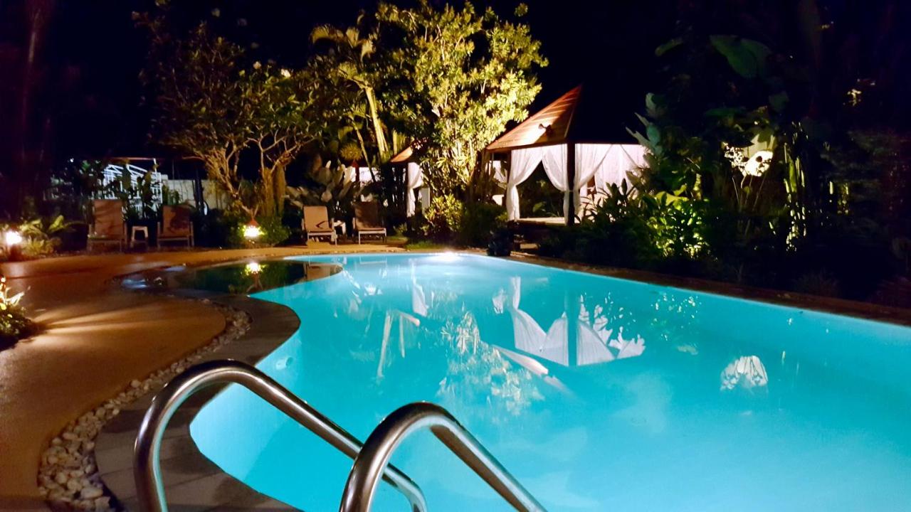 Heated swimming pool: Homestay Chiangrai