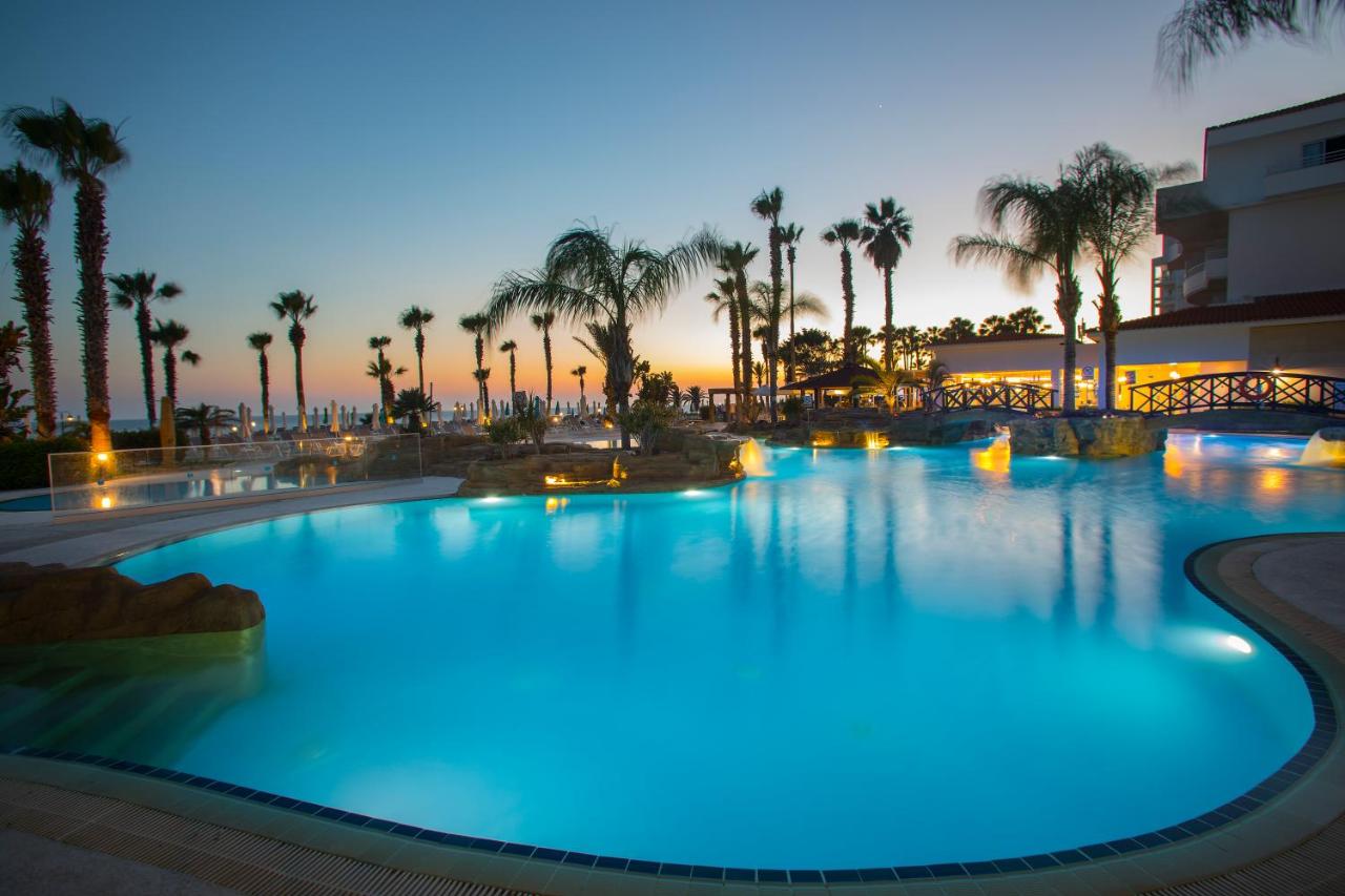 Leonardo Cypria Bay photo