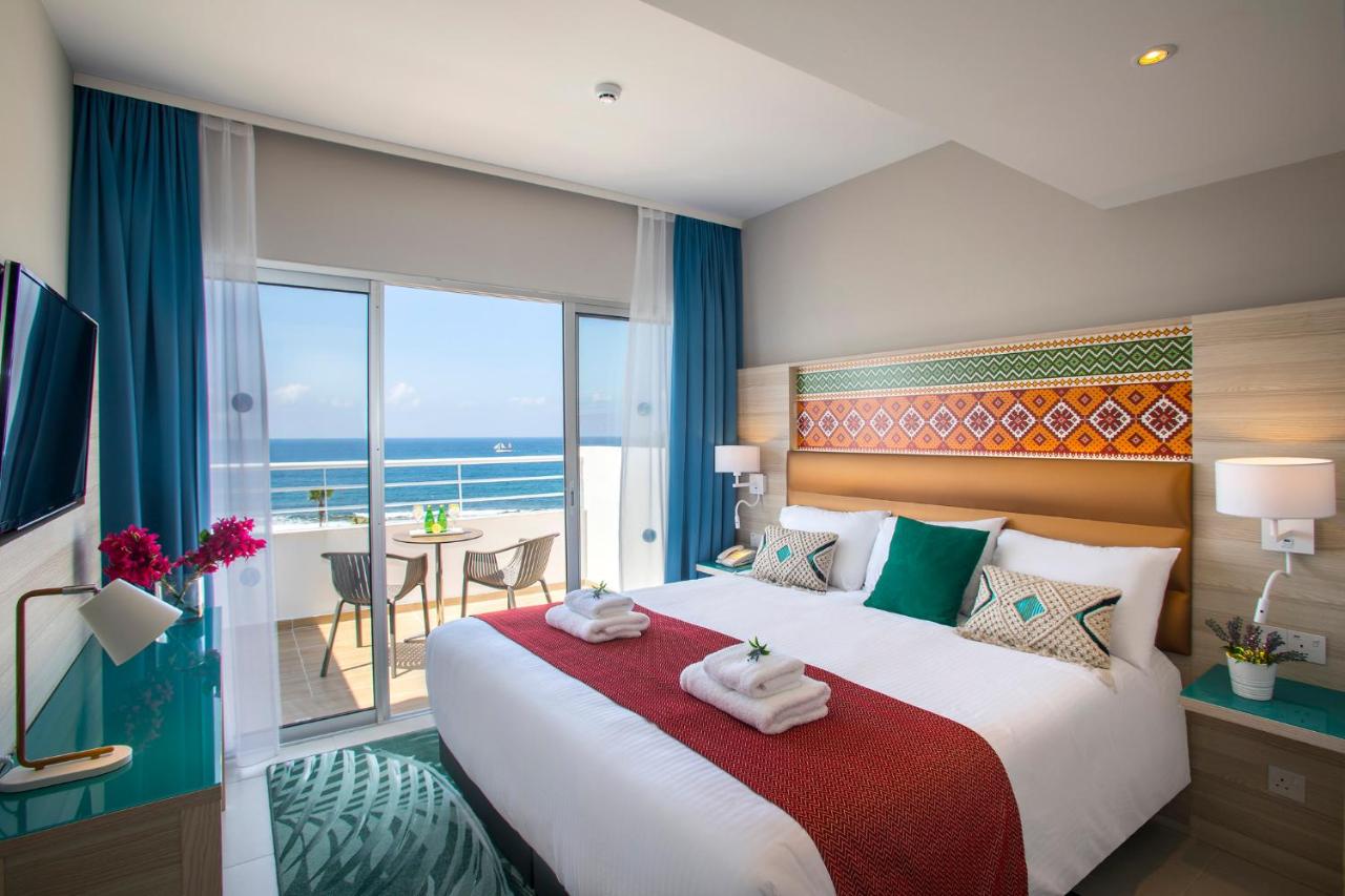 Leonardo Cypria Bay photo