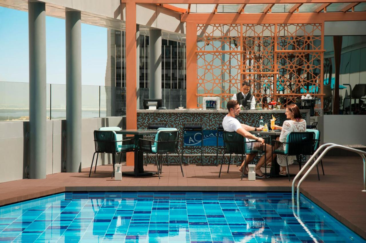 Rooftop swimming pool: Pearl Rotana Capital Centre