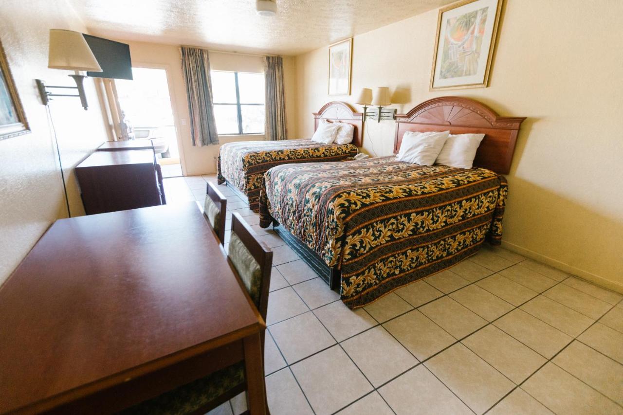 Tween Bay's Motel — photo 18