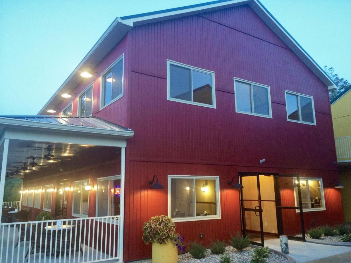 Golden Manor Inn & Suites — photo 9