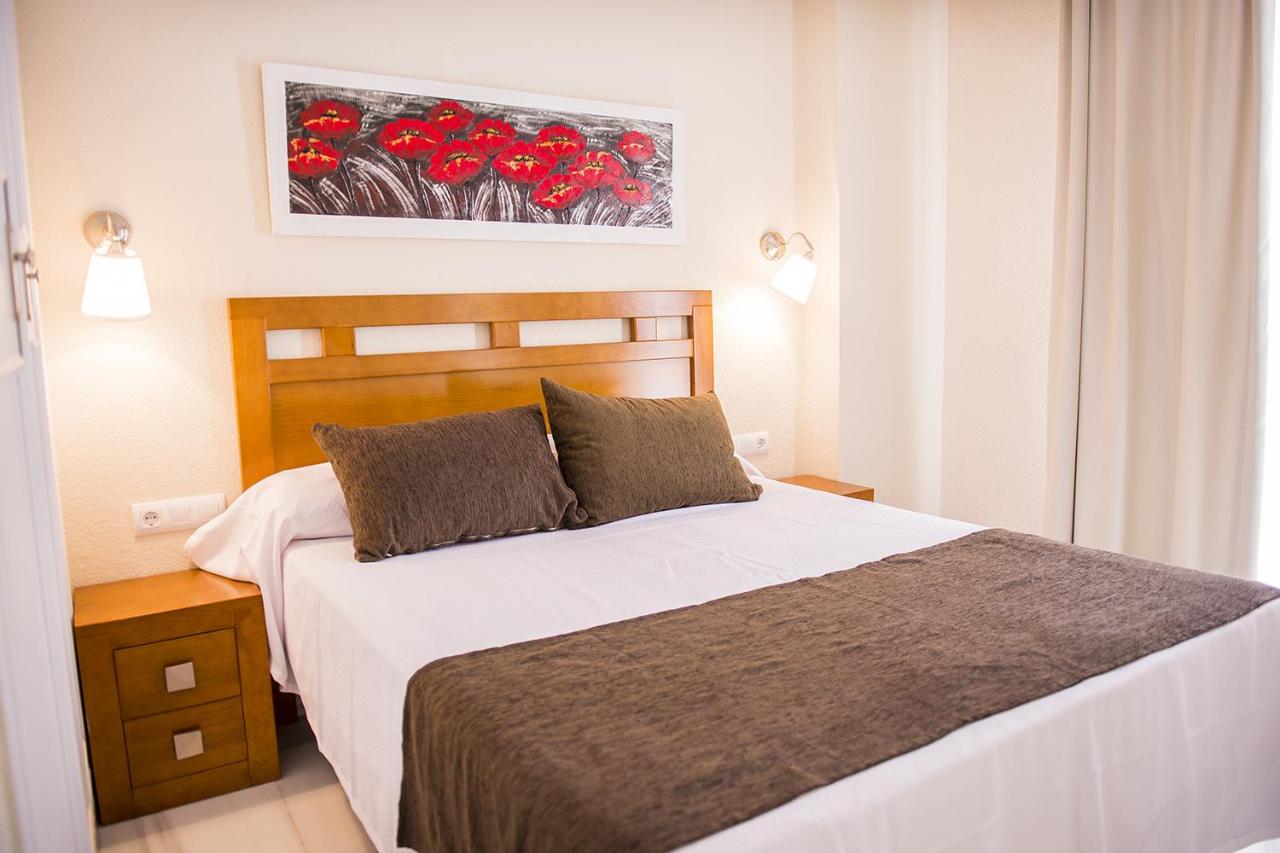 Apartamentos Fenix Beach, Roquetas de Mar, Spain - Booking ...