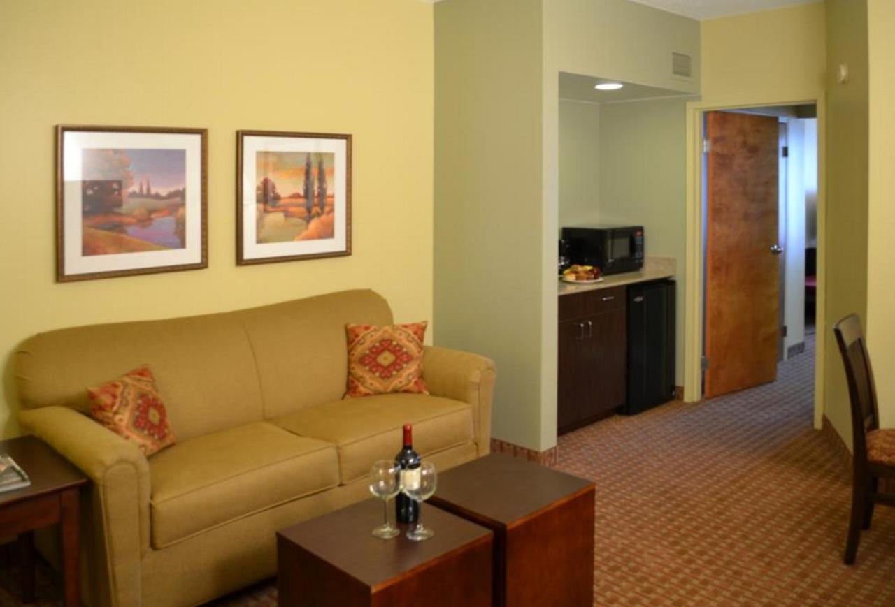 Euro-Suites Hotel — photo 20