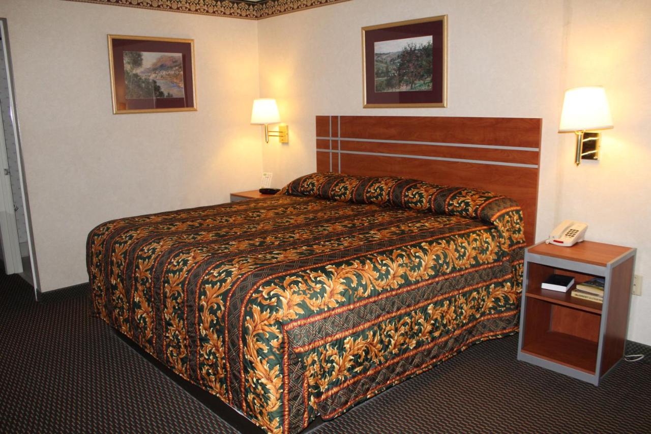 Apple Annie's Inn — photo 11