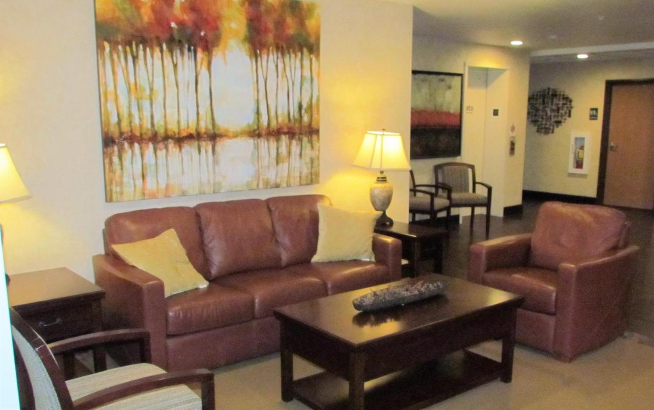 Oak Hill Inn and Suites — photo 10