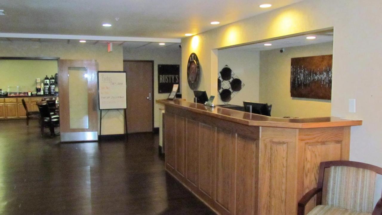 Oak Hill Inn and Suites — photo 13