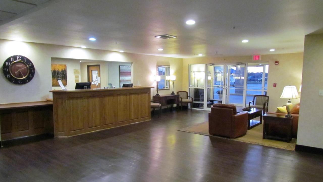 Oak Hill Inn and Suites — photo 12