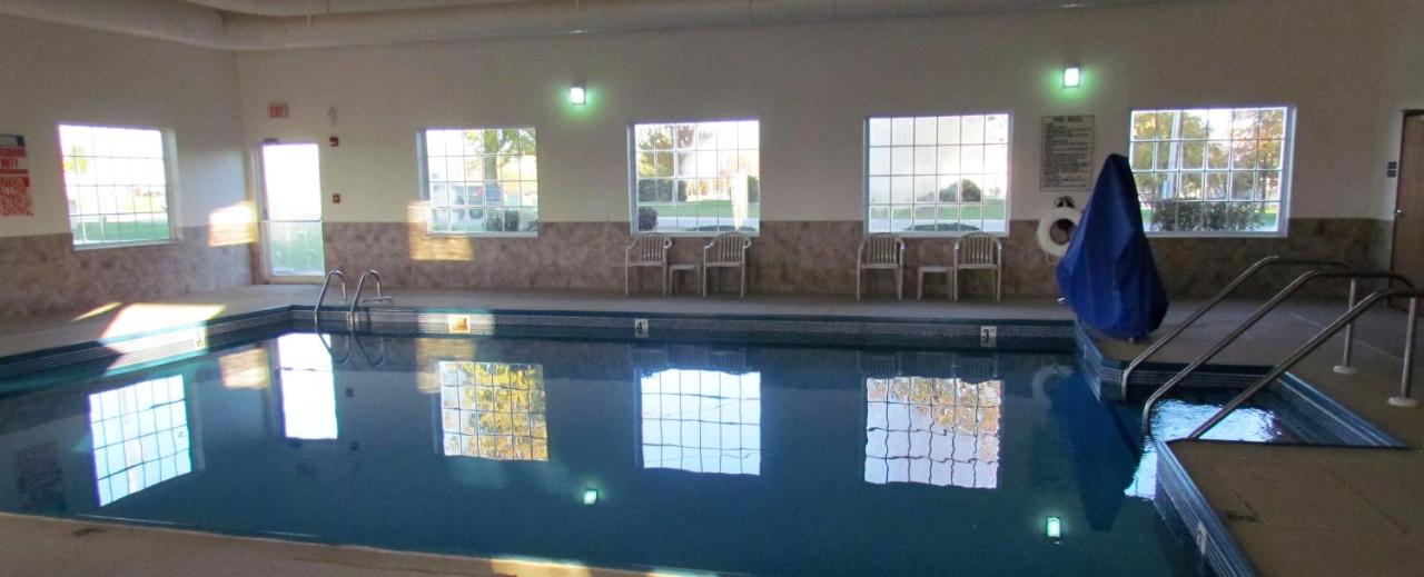 Oak Hill Inn and Suites — photo 16