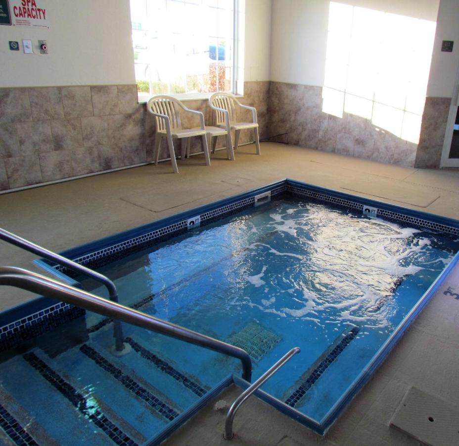 Oak Hill Inn and Suites — photo 20