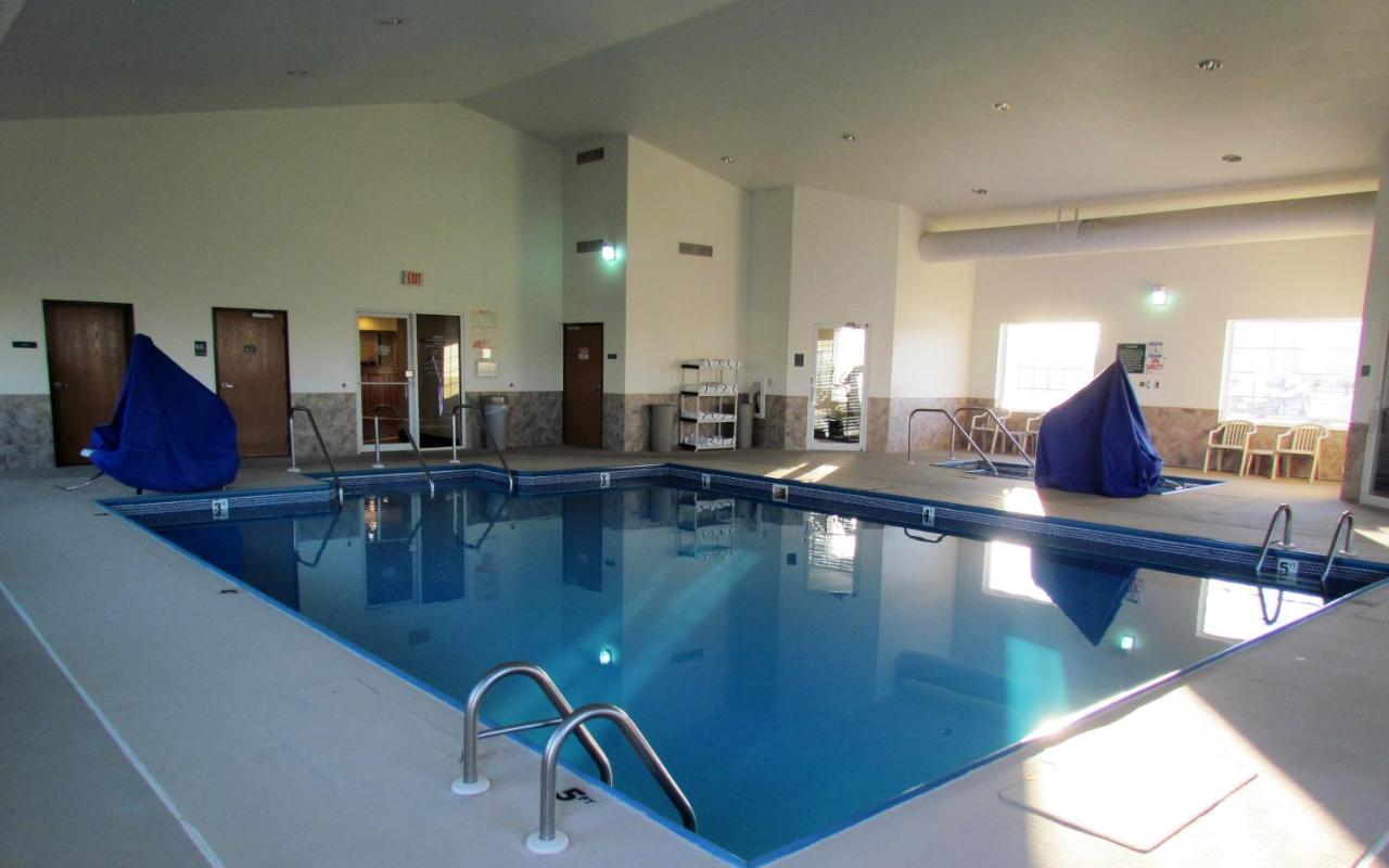 Oak Hill Inn and Suites — photo 17