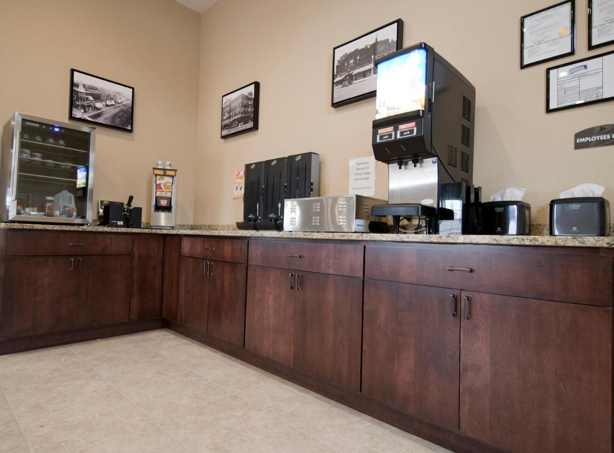 Cornerstone Inn & Suites Oelwein — photo 10