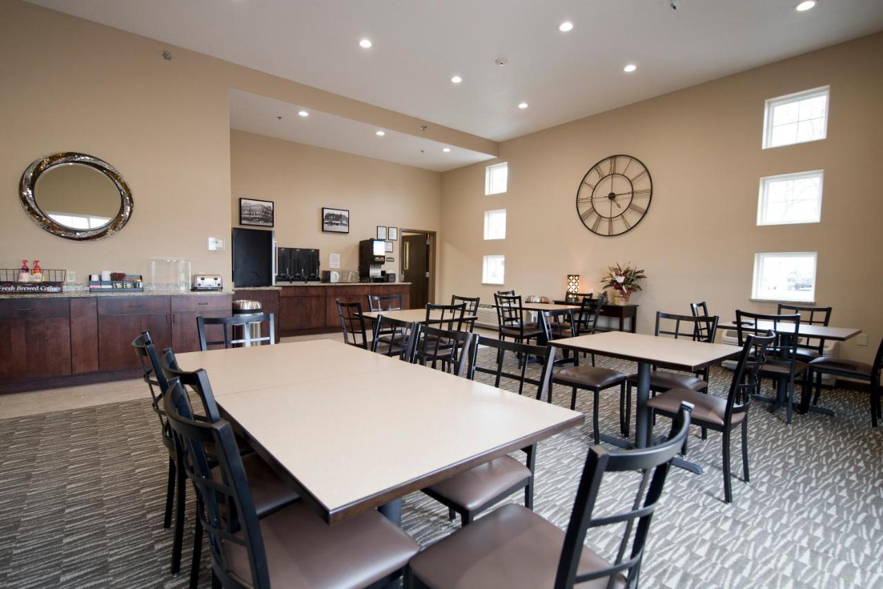 Cornerstone Inn & Suites Oelwein — photo 3