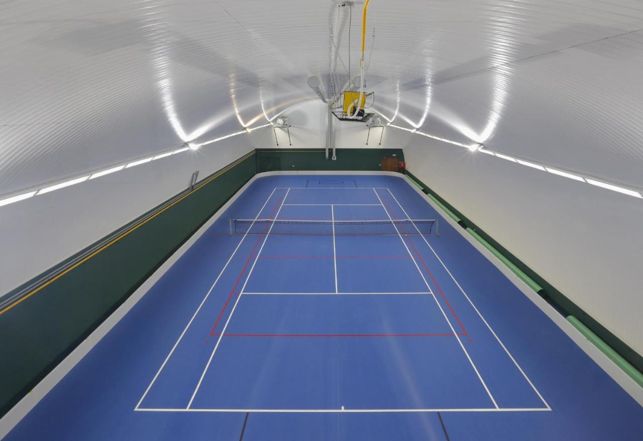 Tennis court: Esmarin wellness hotel