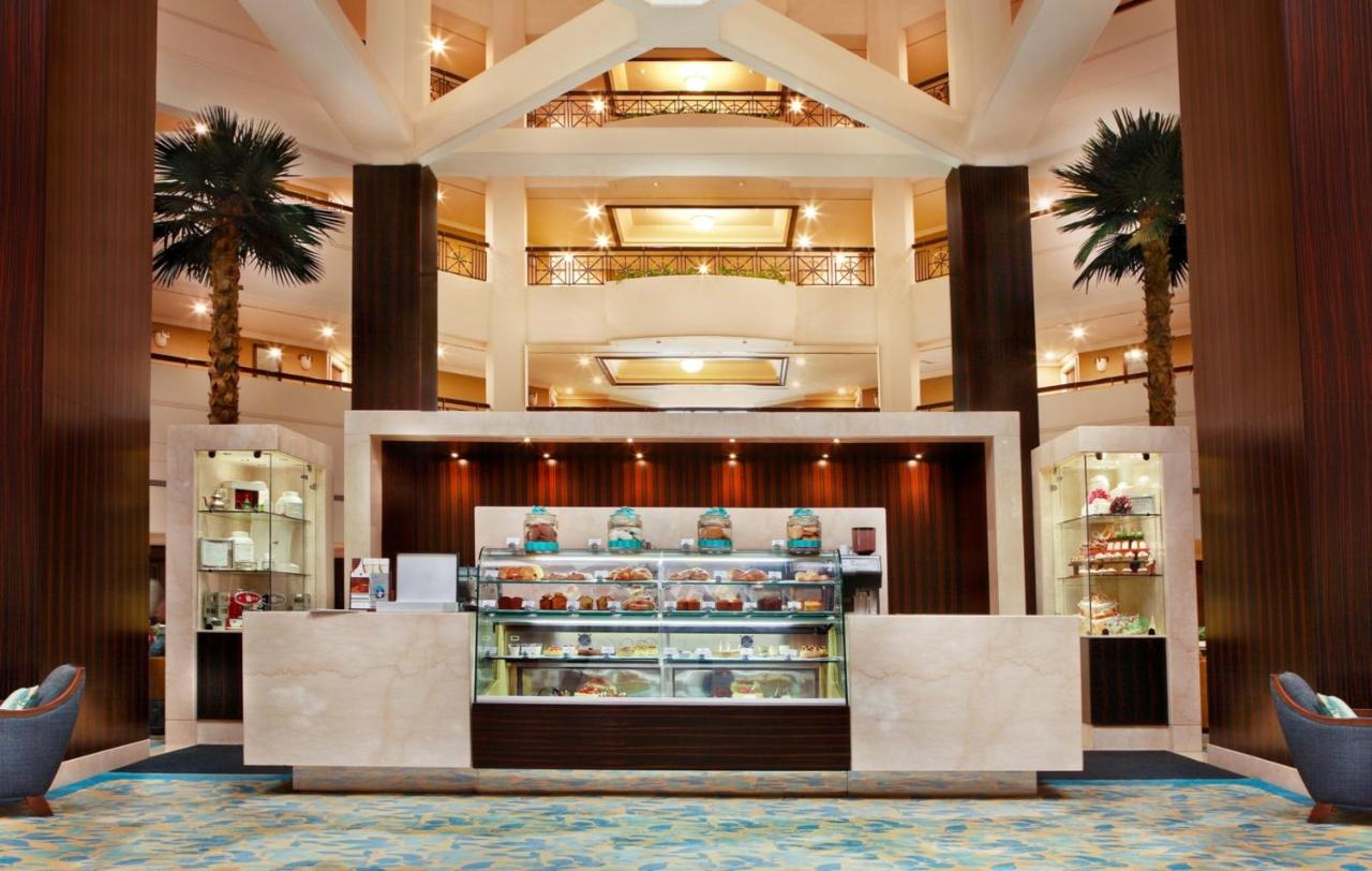 Mövenpick Grand Al Bustan photo