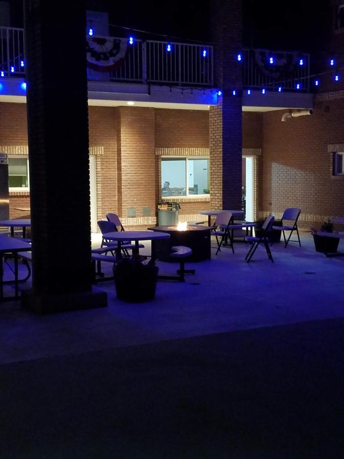 Zions Most Wanted Hotel — photo 17