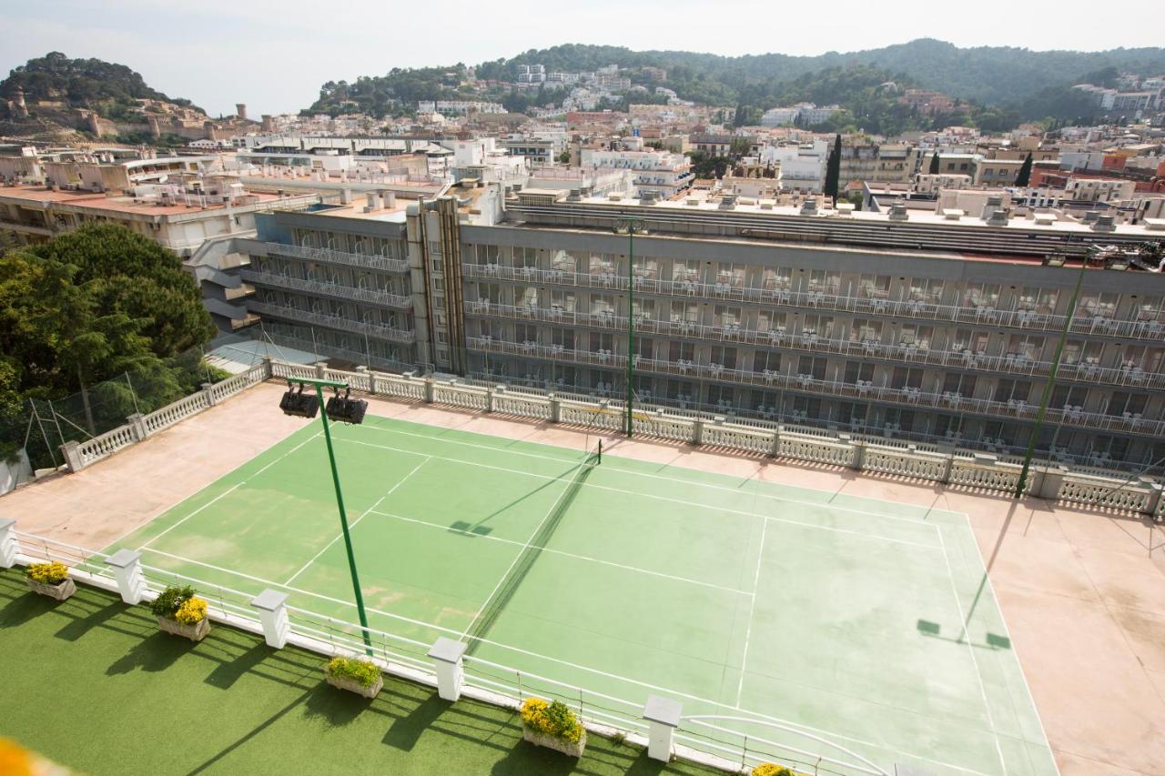Tennis court: Hotel Don Juan Tossa