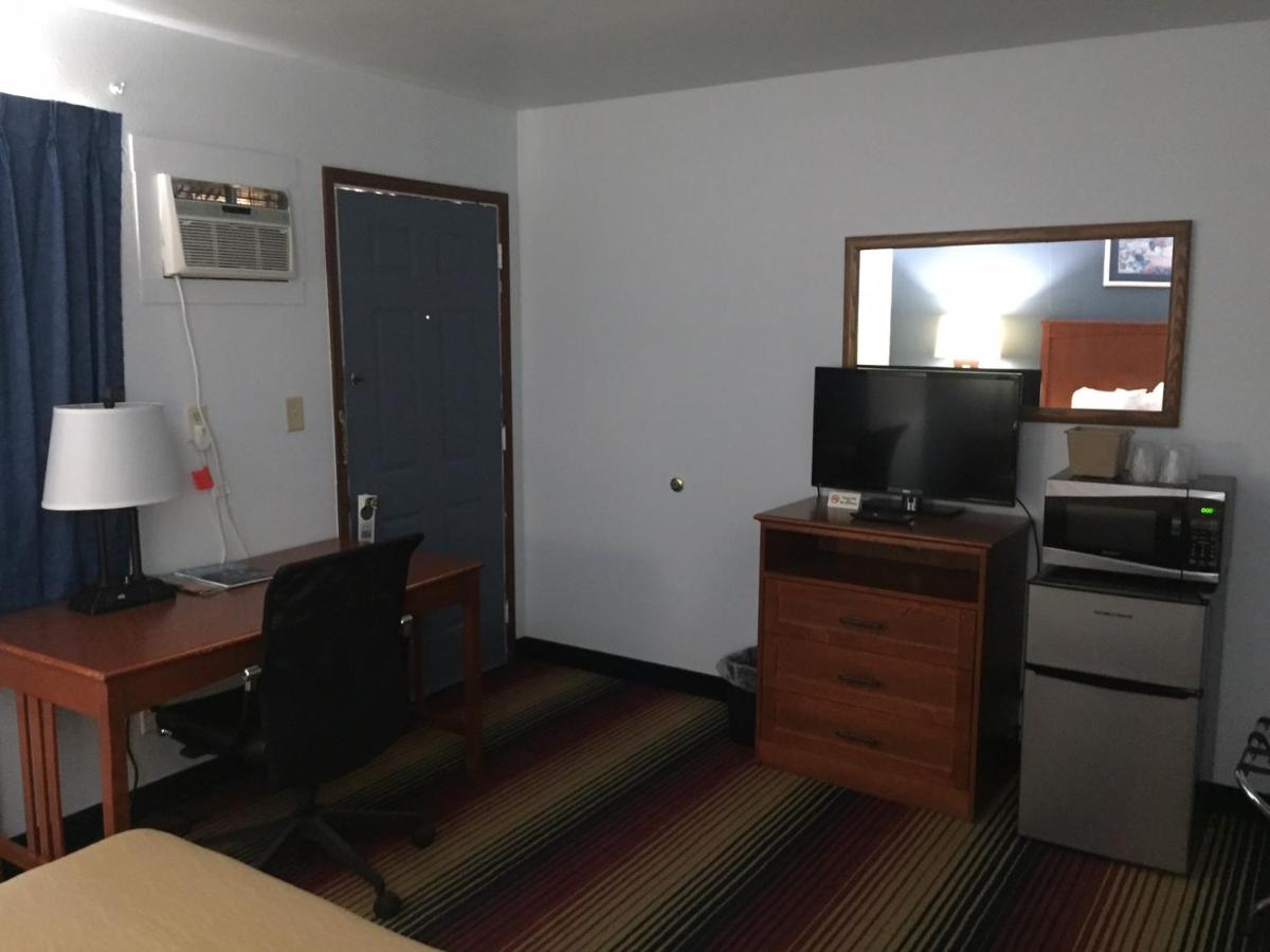 Travelodge by Wyndham Spirit Lake/Okoboji — photo 14