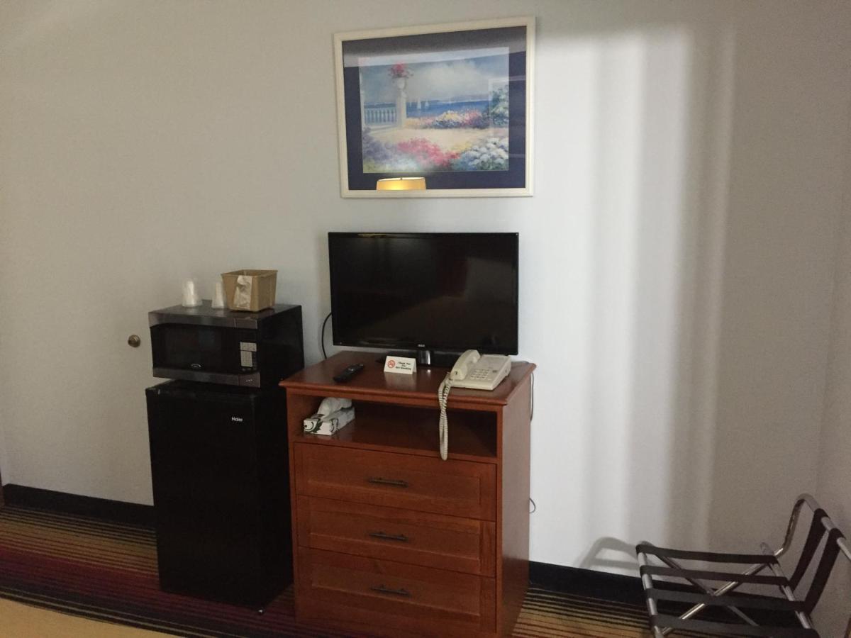 Travelodge by Wyndham Spirit Lake/Okoboji — photo 13