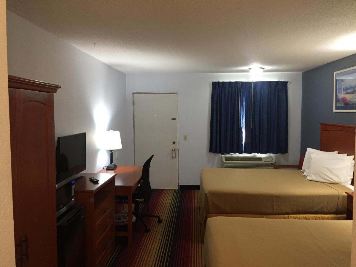 Travelodge by Wyndham Spirit Lake/Okoboji — photo 10