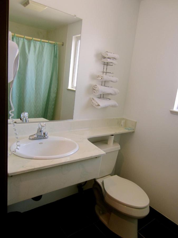 Deluxe Inn — photo 13