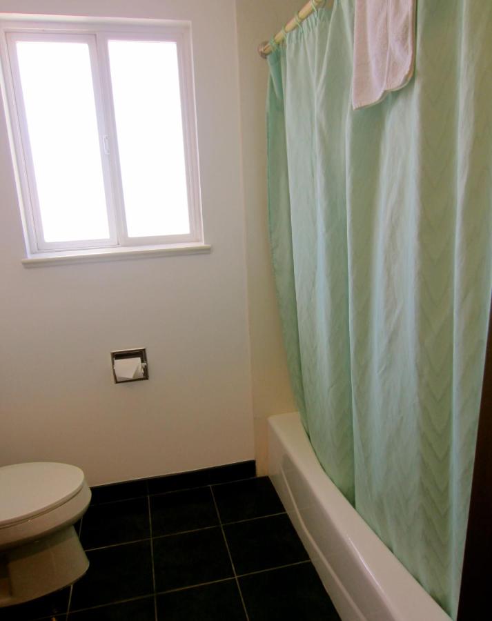 Deluxe Inn — photo 14