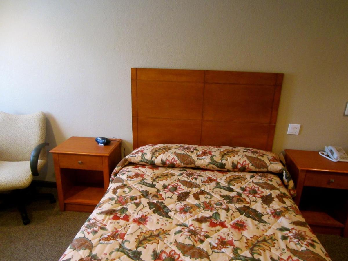 Deluxe Inn — photo 17