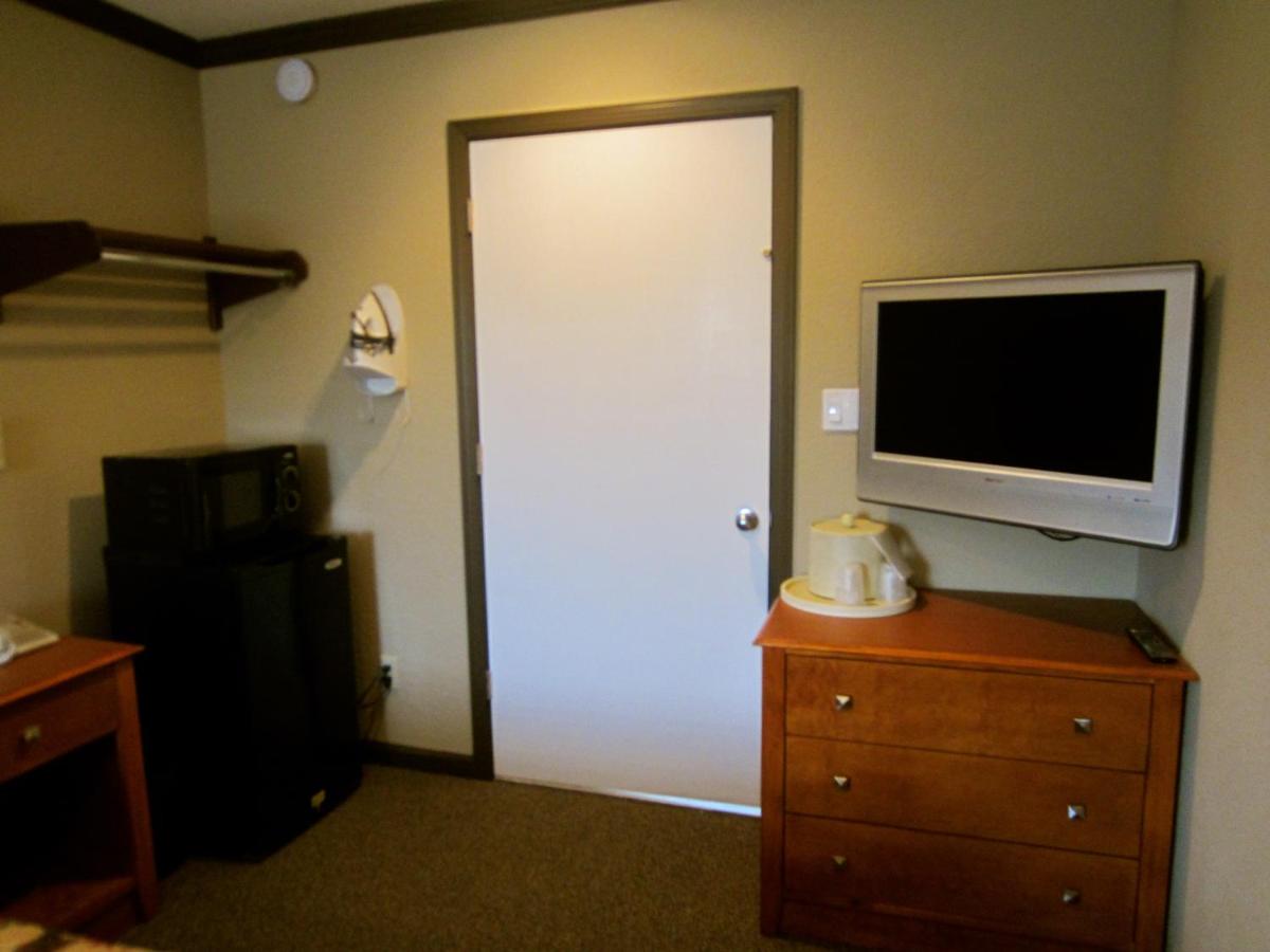 Deluxe Inn — photo 18