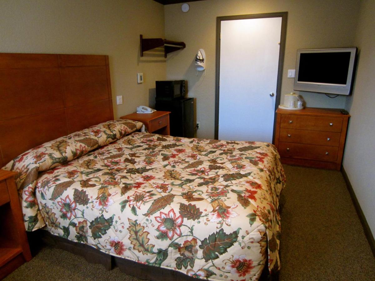 Deluxe Inn — photo 19