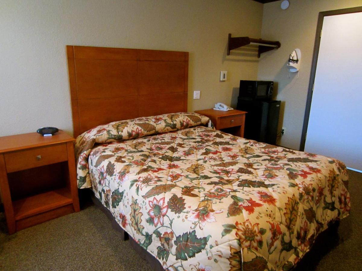 Deluxe Inn — photo 6