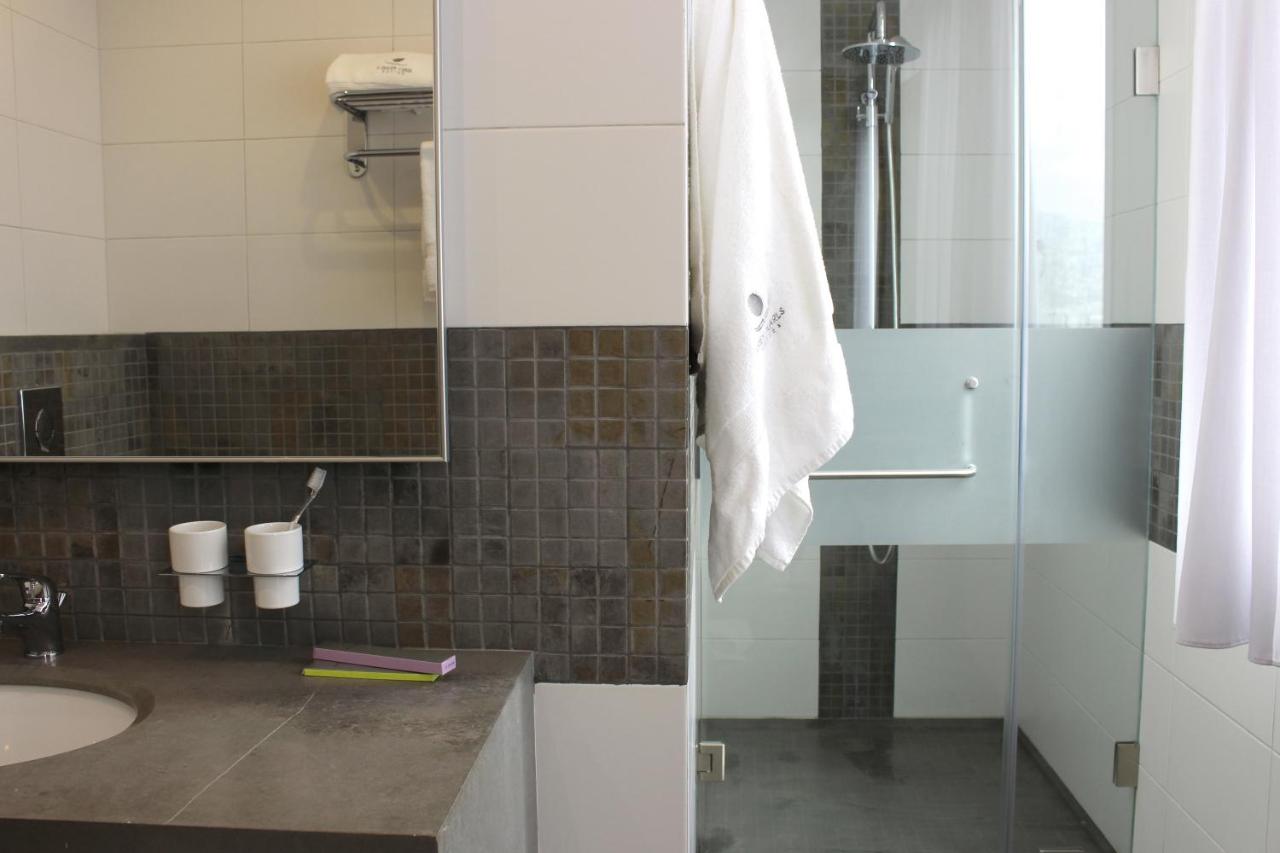 Grey Pearls Suites photo