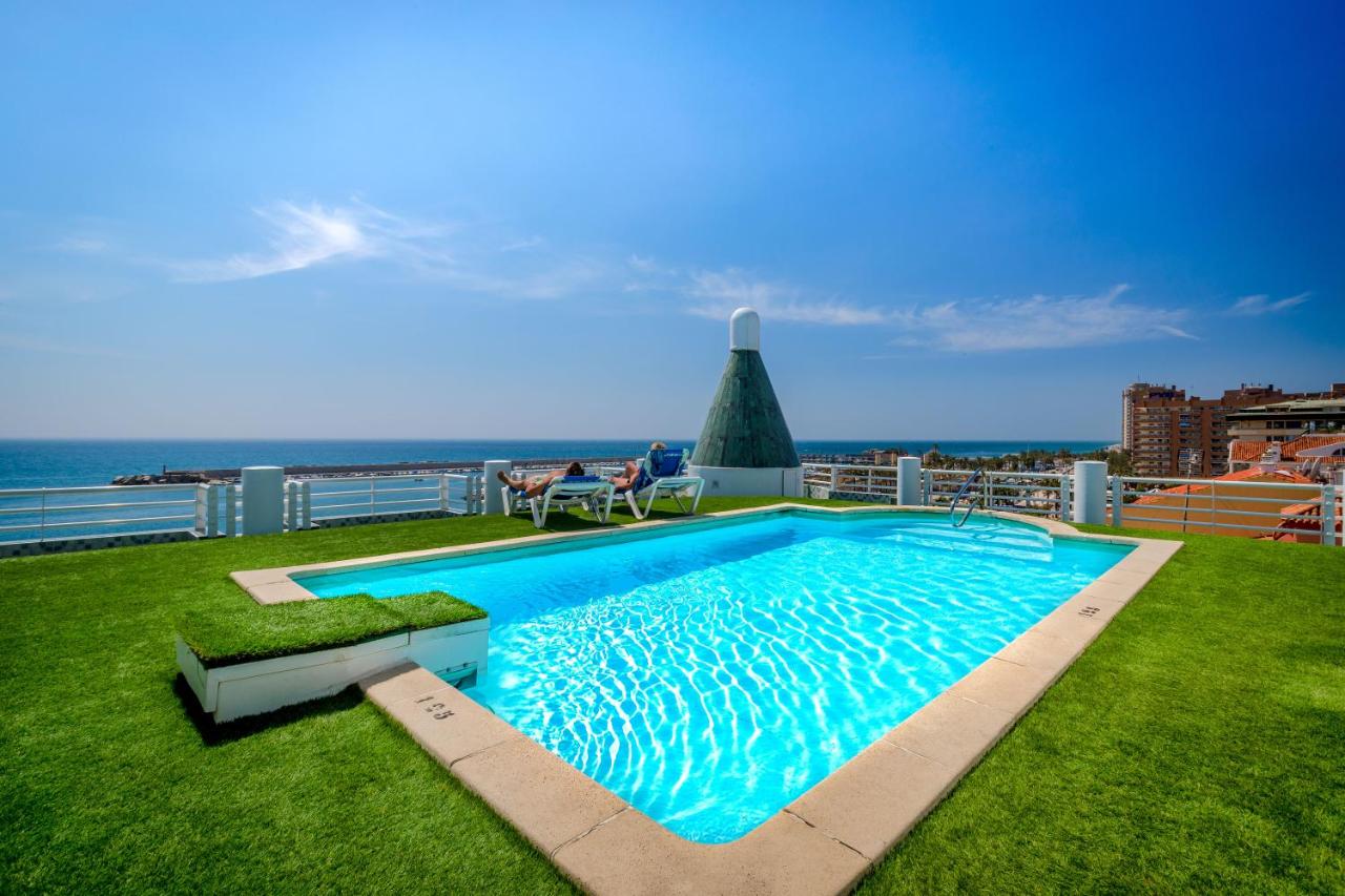 Rooftop swimming pool: Hotel Villa de Laredo