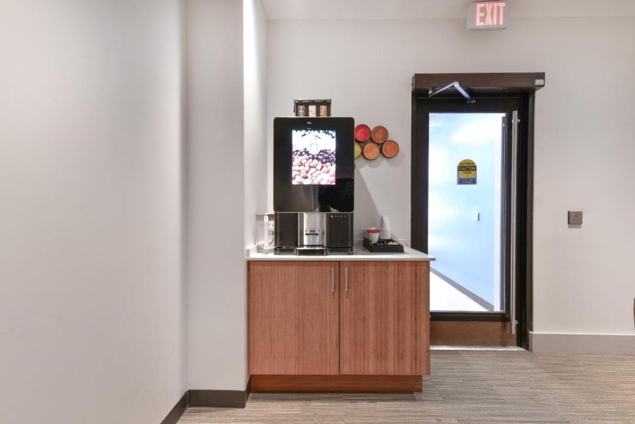 Global Luxury Suites at Boston Back Bay — photo 14