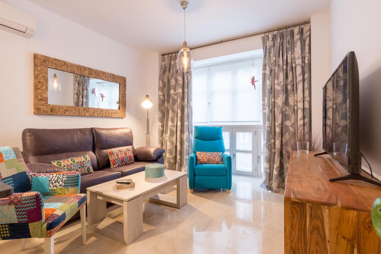 Del Parque Flats Alamos Parrot