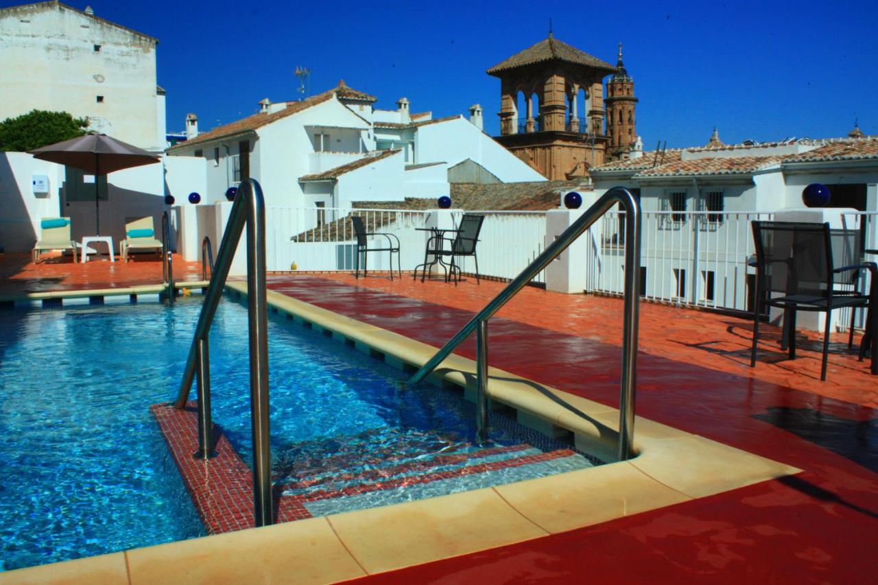 Rooftop swimming pool: Hotel Infante Antequera