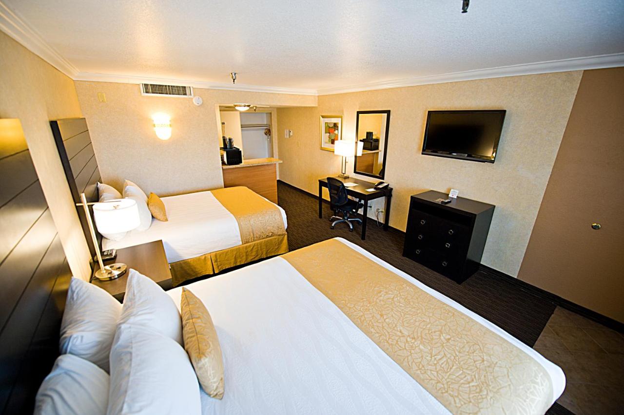 Hotel d’Lins Ontario Airport — photo 13