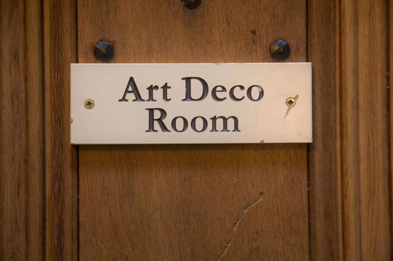 Art Deco room