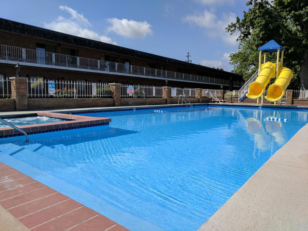 South Shore Inn — photo 1