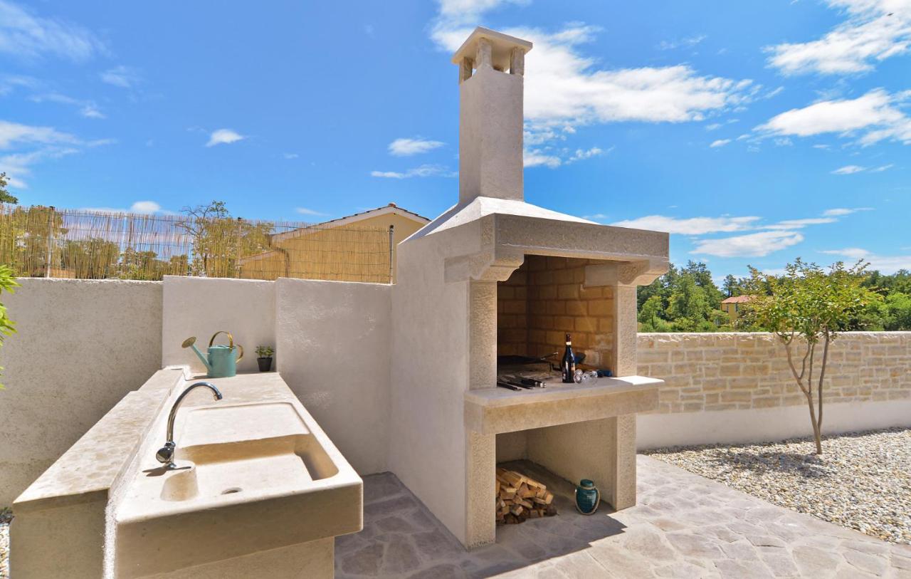 Villa 1519 photo