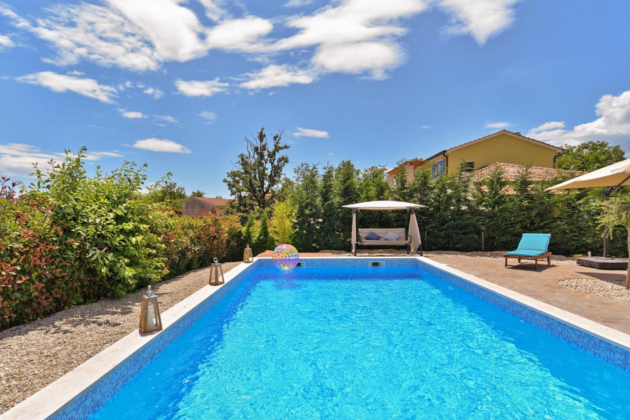 Villa 1519 photo