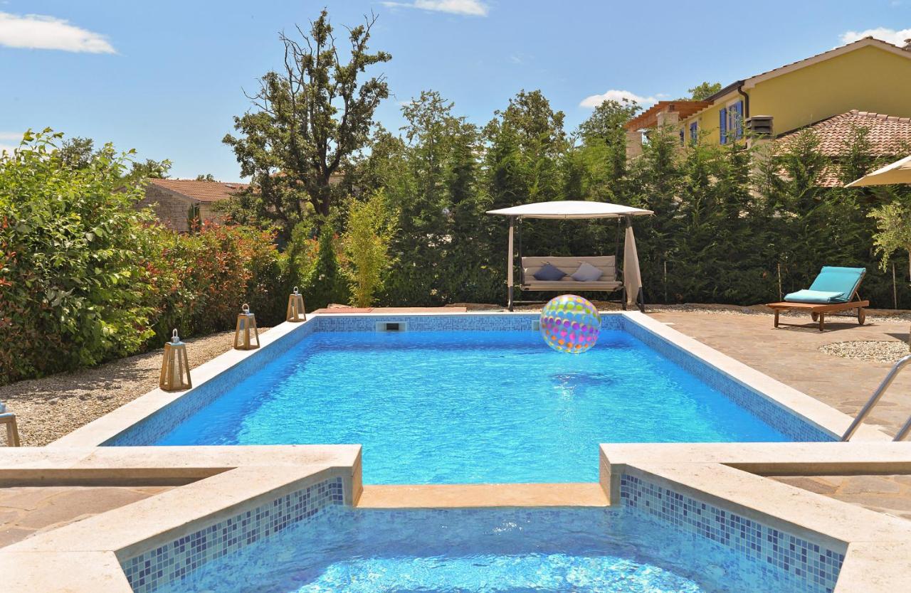 Villa 1519 photo