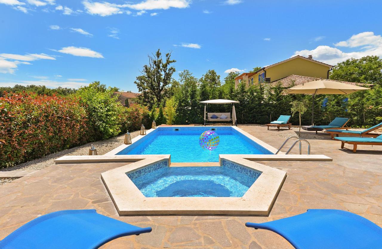 Villa 1519 photo