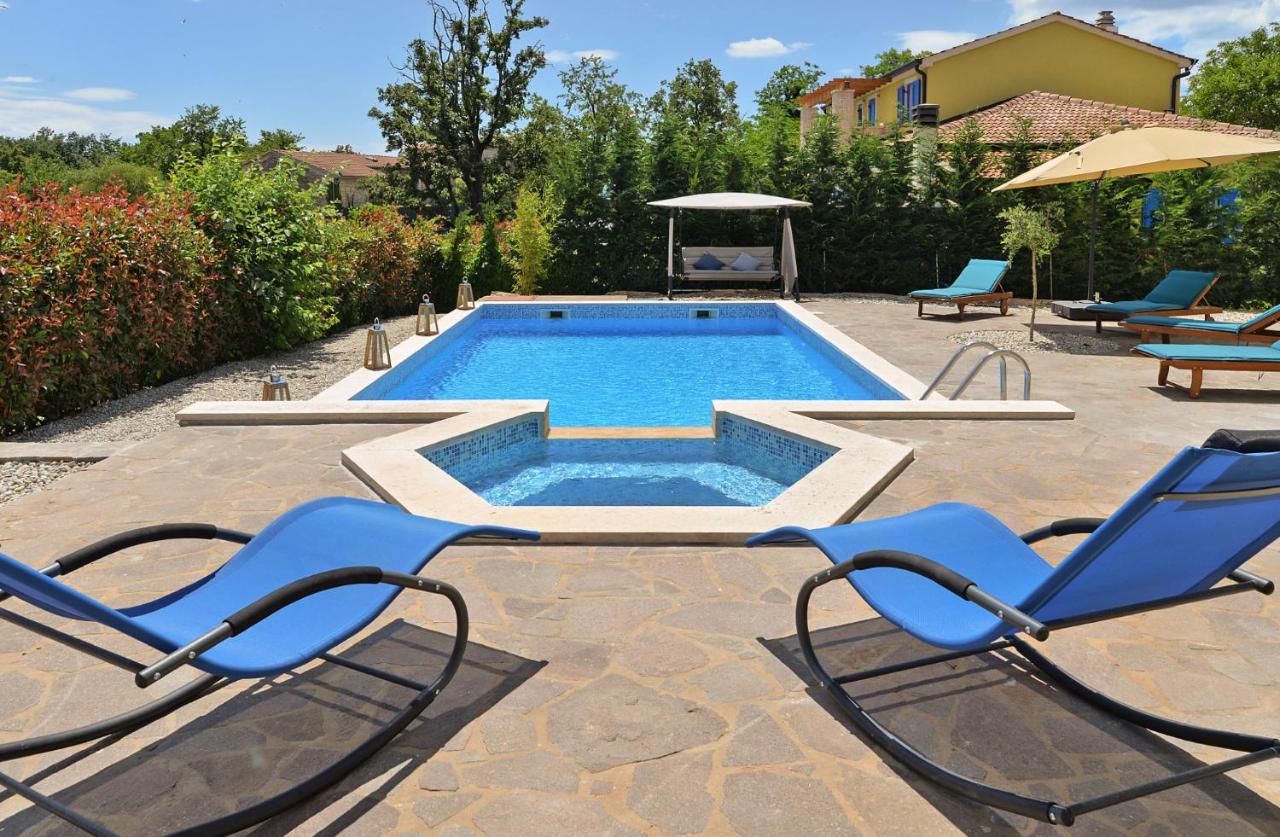 Villa 1519 photo