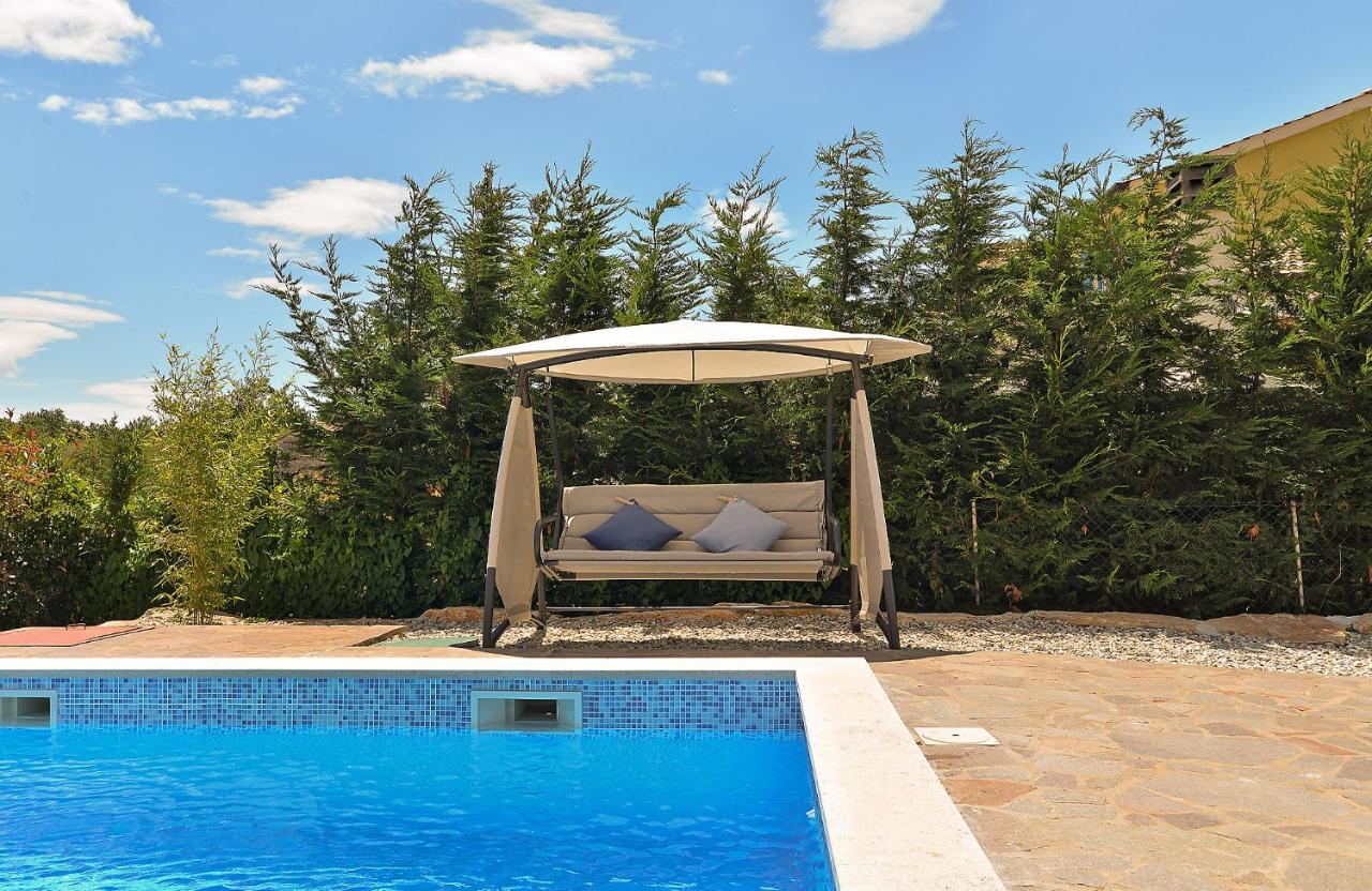 Villa 1519 photo