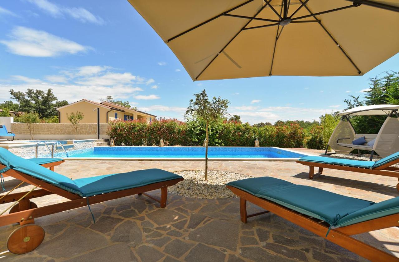 Villa 1519 photo