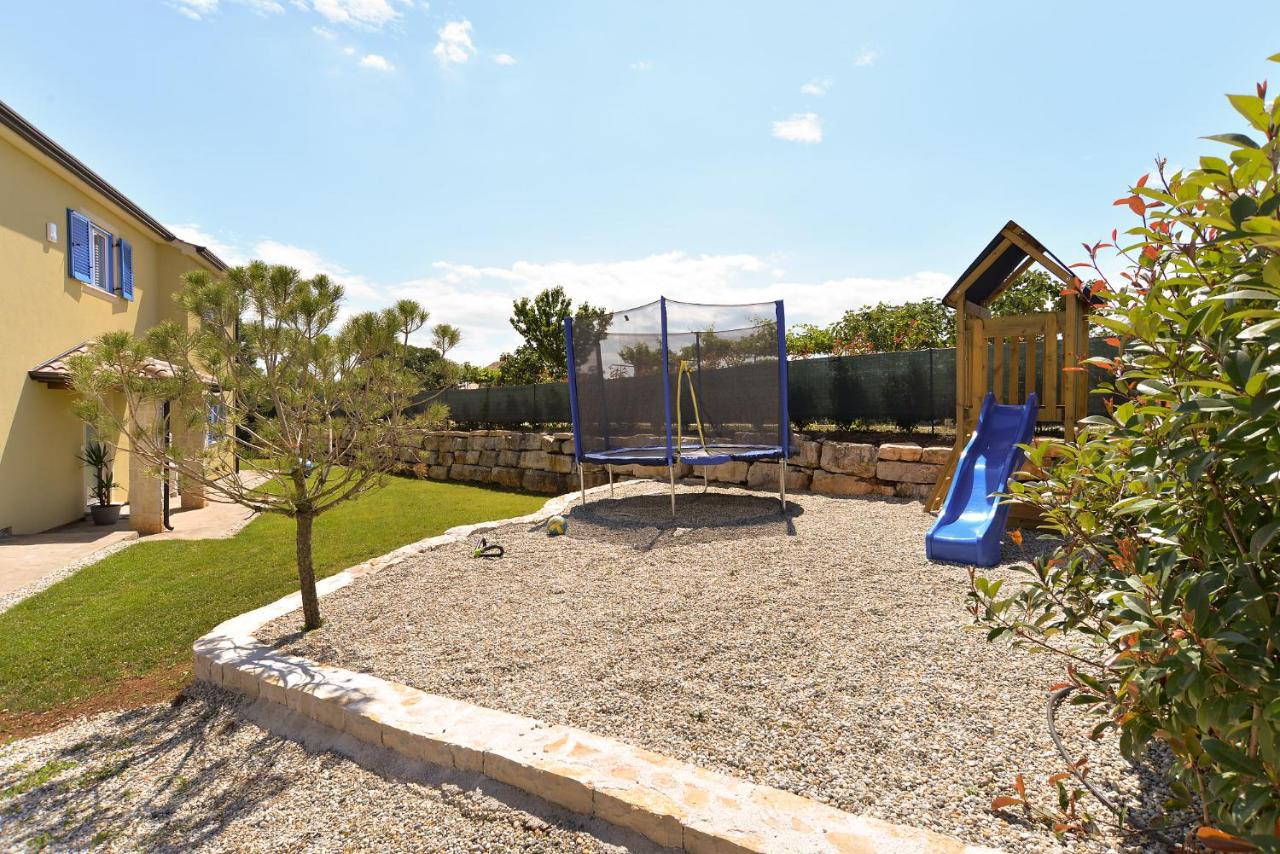 Villa 1519 photo