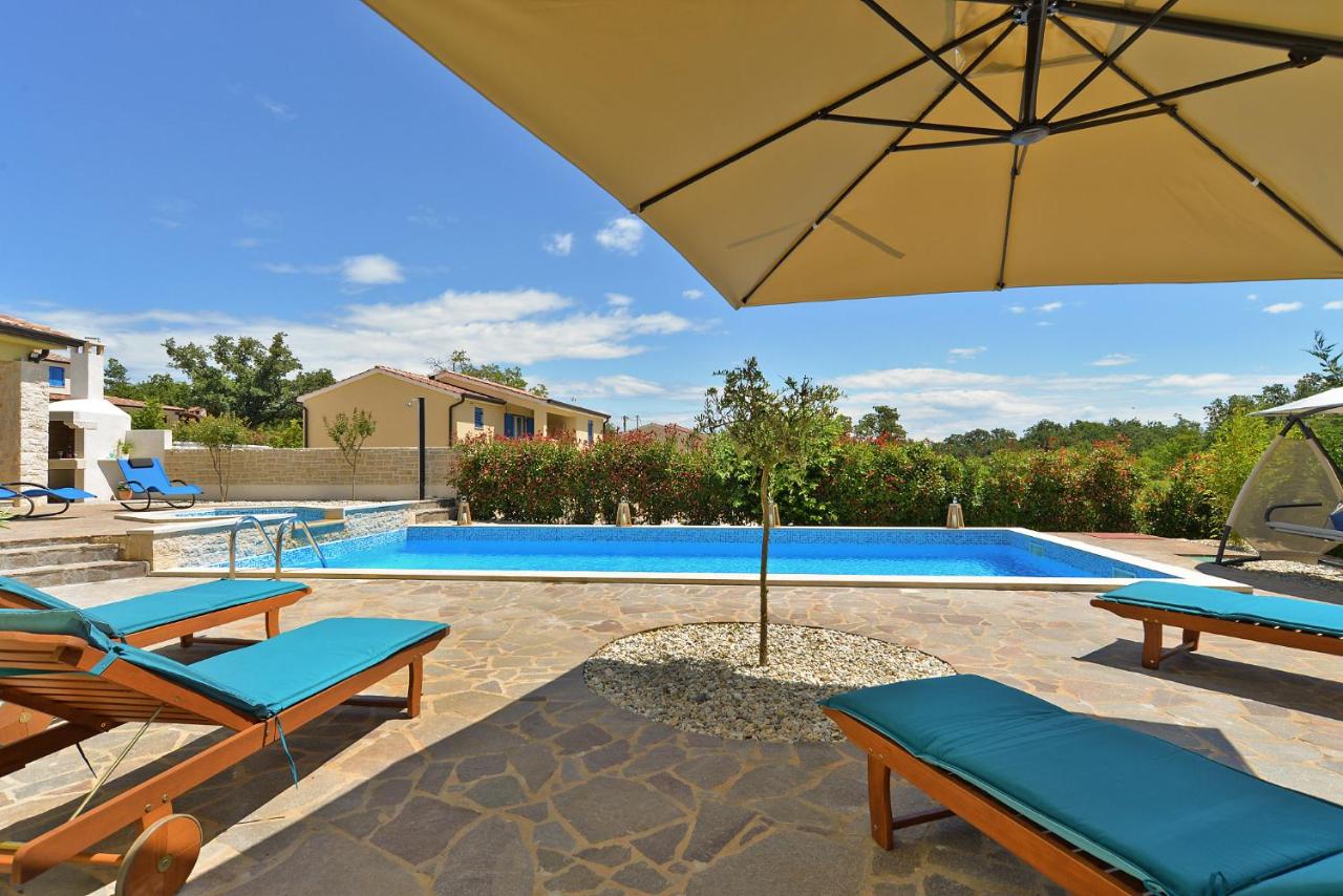 Villa 1519 photo