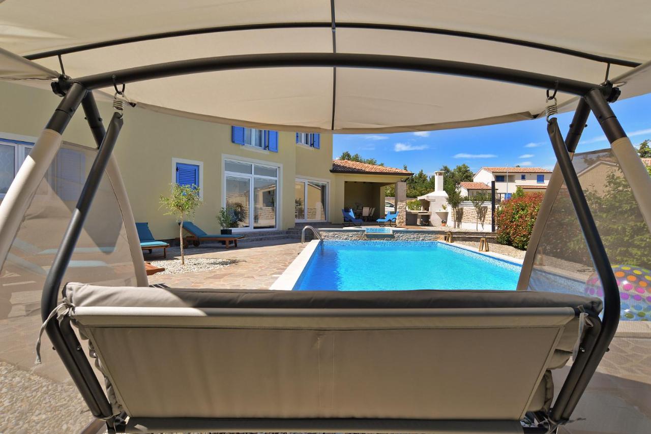 Villa 1519 photo